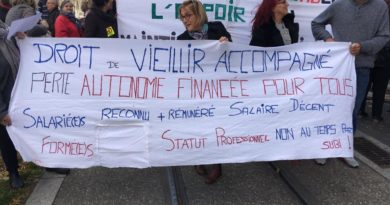LE 12 NOVEMBRE 2018 LES SALARIES DE L’AIDE A DOMICILE DEVANT LA PREFECTURE DE SAINT ETIENNE LE 12 NOVEMBRE 2018 LES SALARIES DE L’AIDE A DOMICILE DEVANT LA PREFECTURE DE SAINT ETIENNE